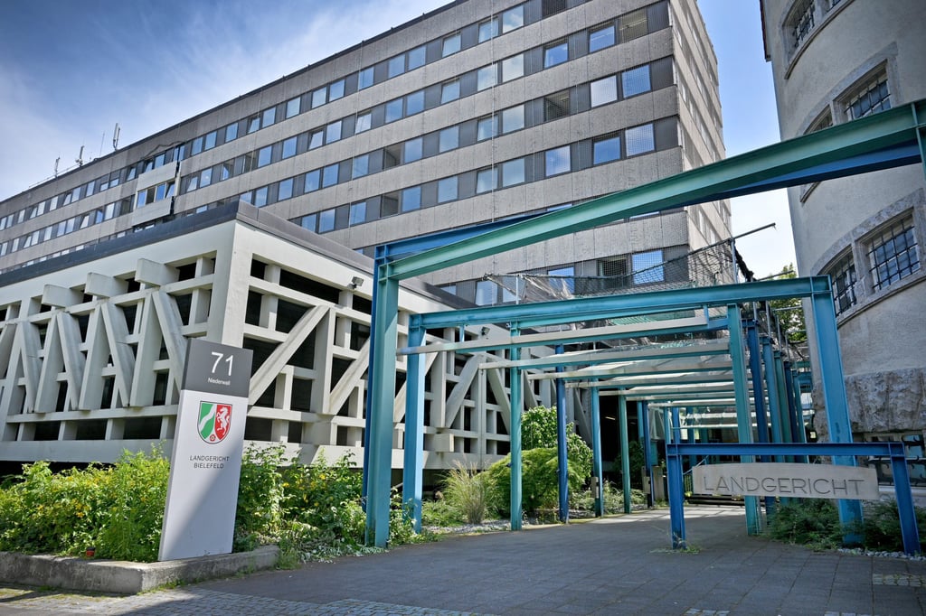 Mann soll schlafende 17-Jährige vergewaltigt haben