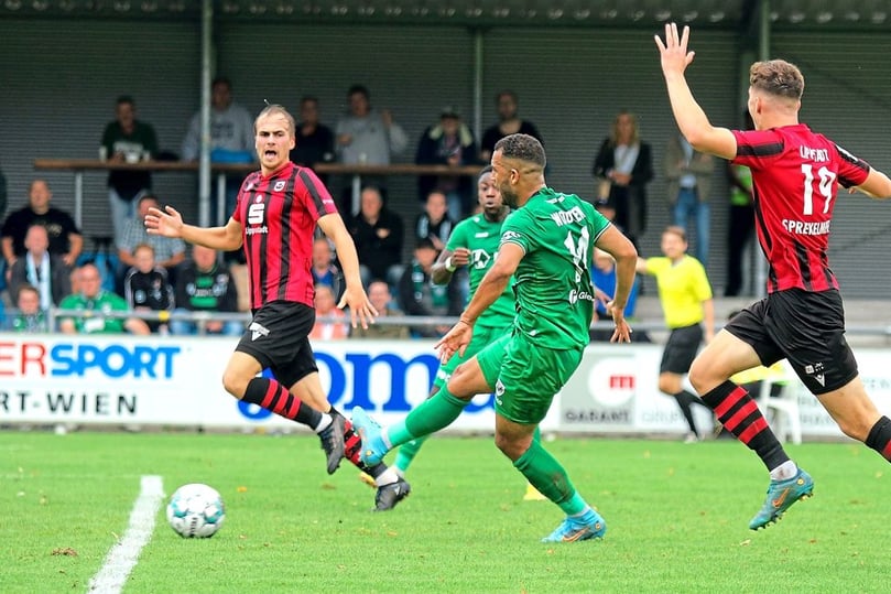 Das Tor zum 1:0: Andrew Wooten trifft in der 42. Minute für den SC Preußen Münster.