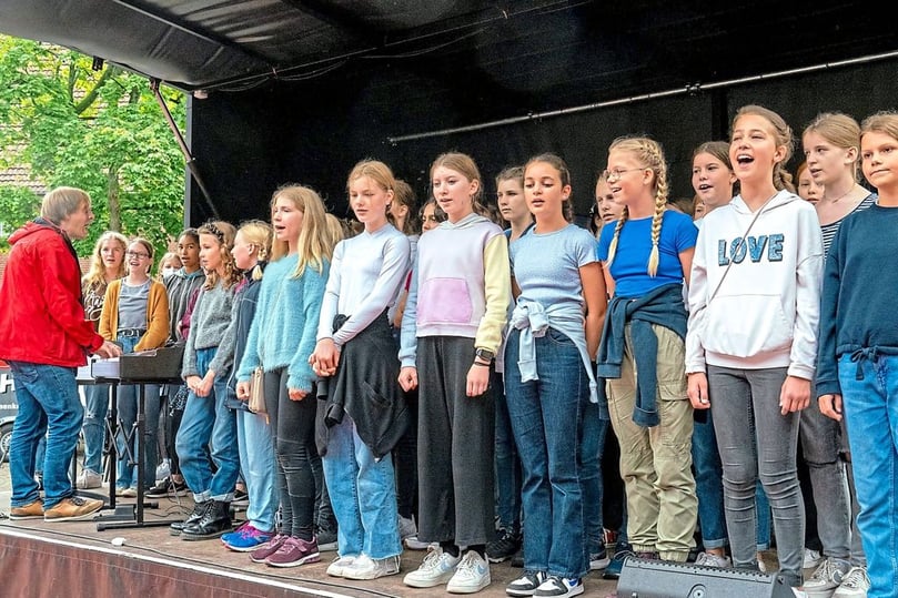 Das bischöfliche Marien-Gymnasium feierte vor dem Hintergrund seines Schuljubiläums ein Sommerfest.