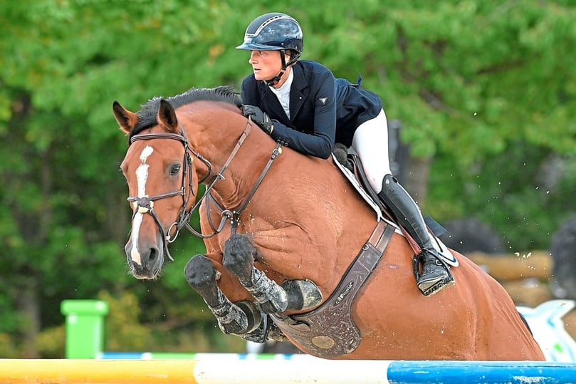Greta Reinacher auf Coralie RV Osterwick