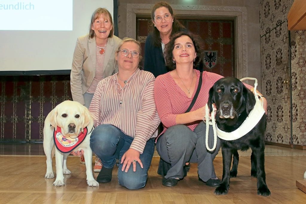 Zutritt für Vierbeiner, die nie von der Seite weichen dürfen