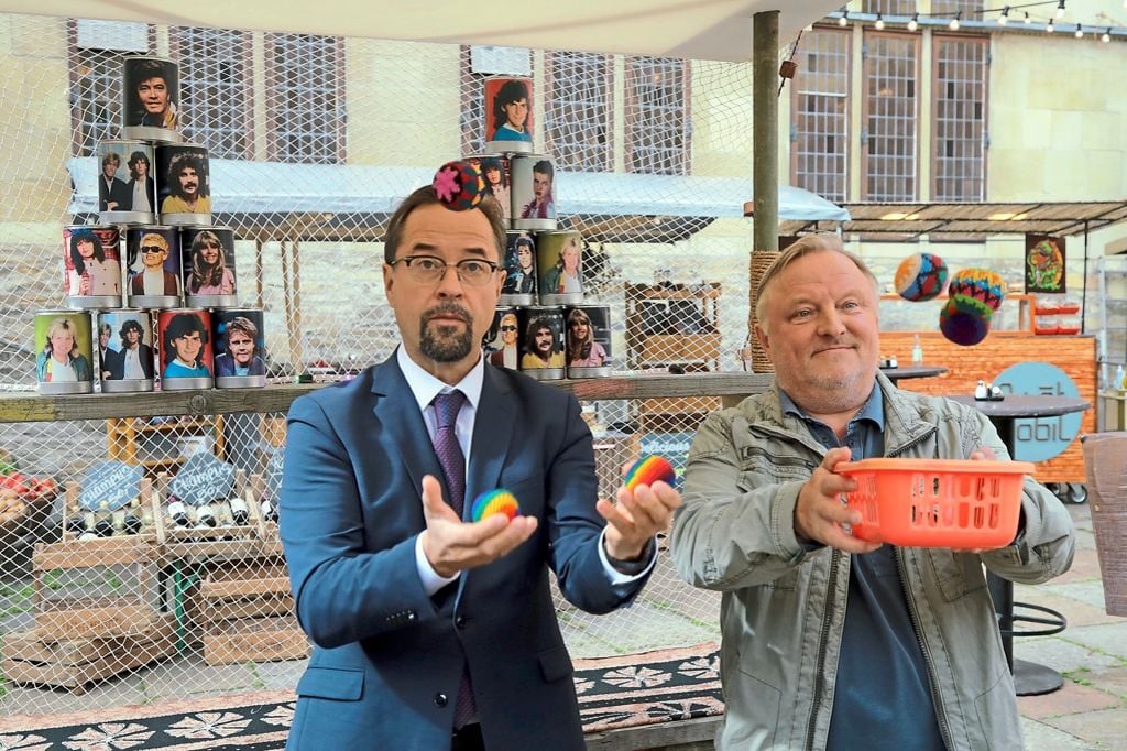 Boerne und Thiel drehen im Rathausinnenhof