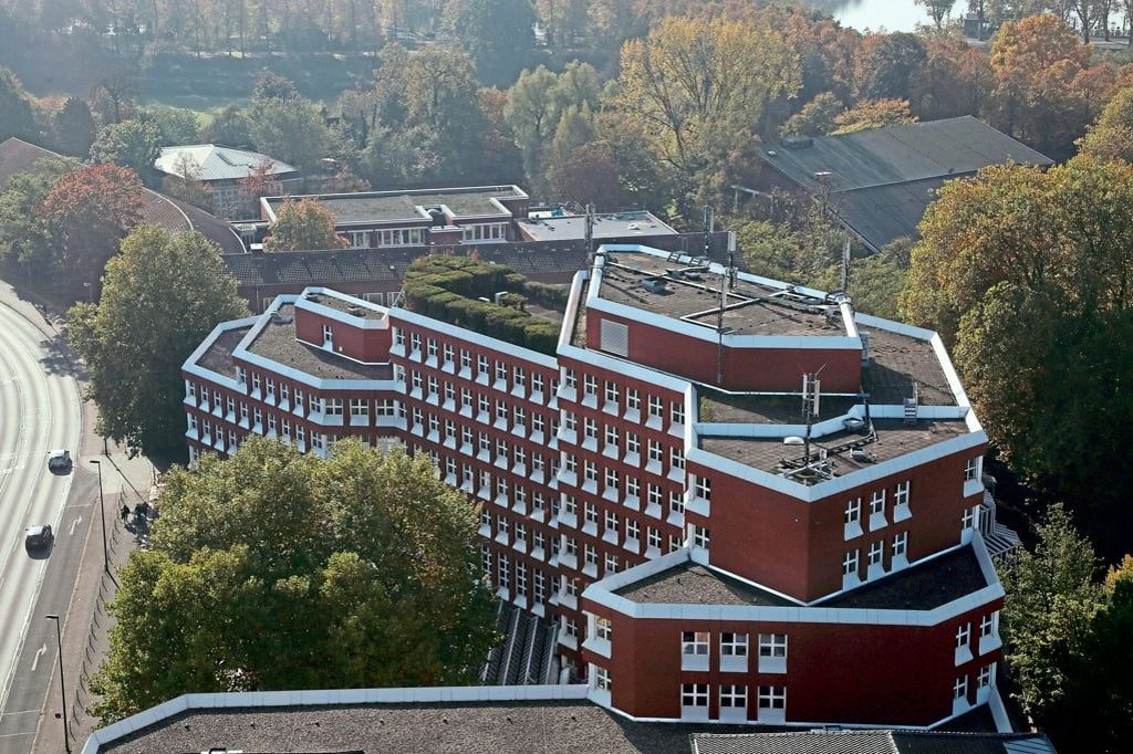 42-jähriger Türsteher wegen Vergewaltigung angeklagt