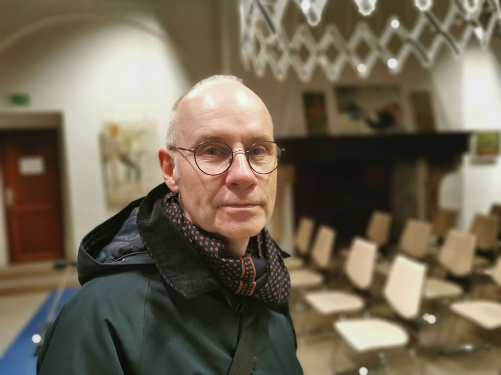 Andreas Mand liest im Herforder Elsbachhaus