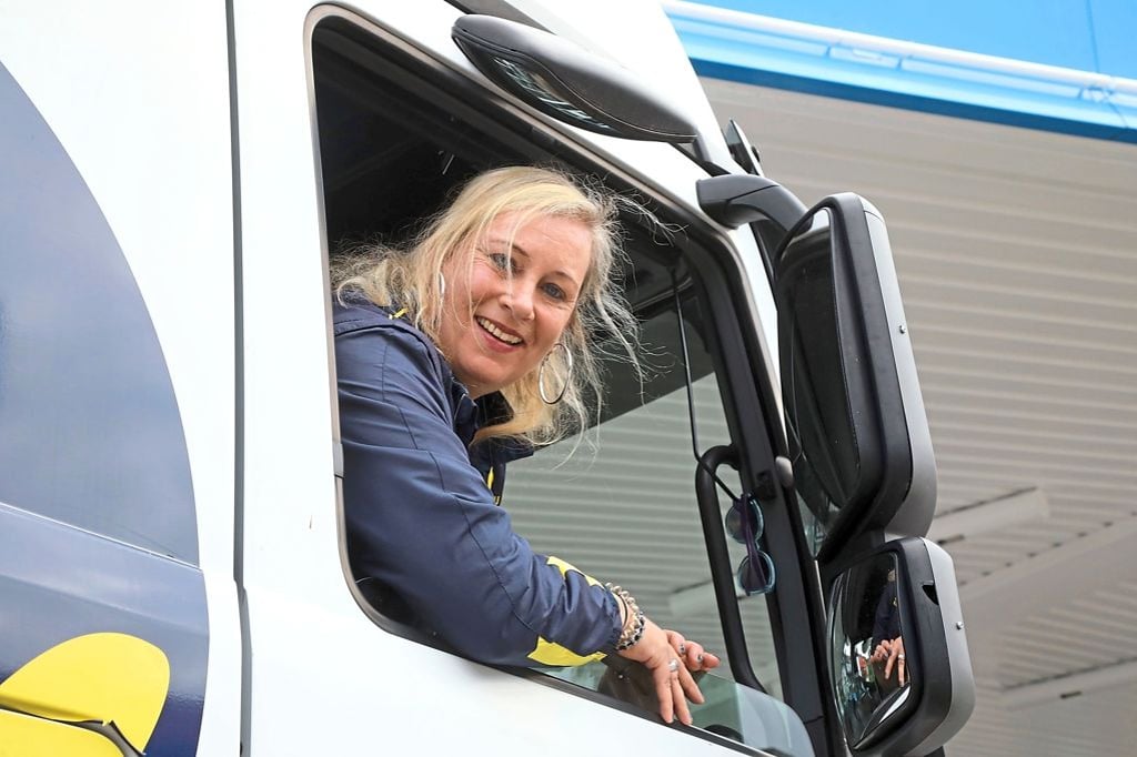 Münsters einzige Lkw-Fahrlehrerin: Auf dem Bock hat sie das Sagen