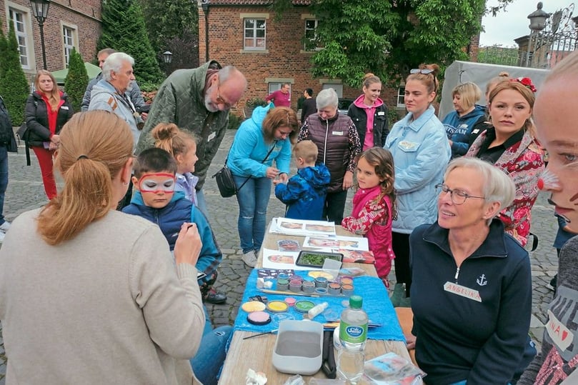 Viel Trubel herrscht am Schminkstand