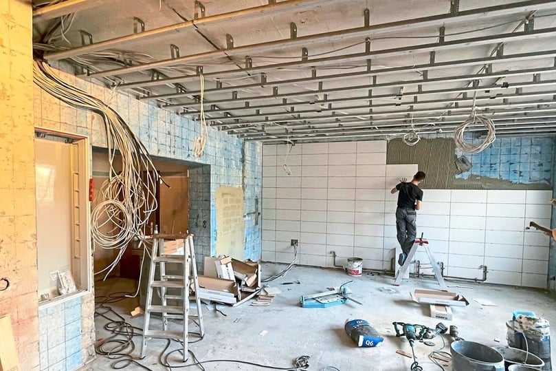 Noch sieht alles recht wüst aus: Die Arbeiten im ehemaligen Landgasthaus Egbering sind in vollem Gange.