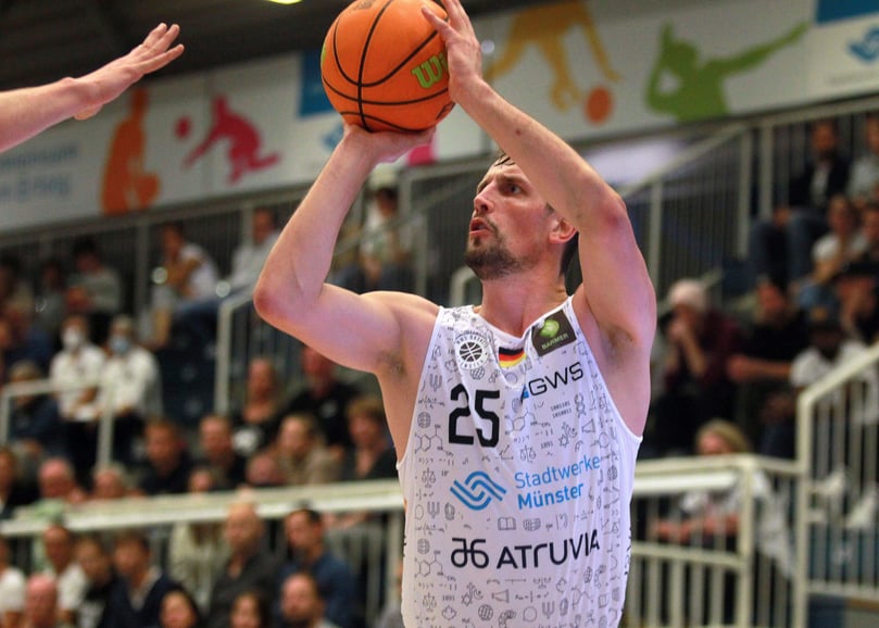 Thomas Reuter: Small Forward, Jahrgang 1992, 1,98 Meter