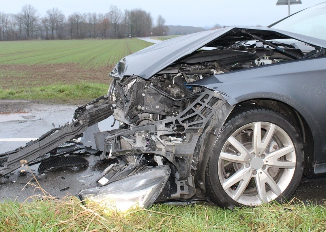 Auto Schleudert Auf Ein Feld