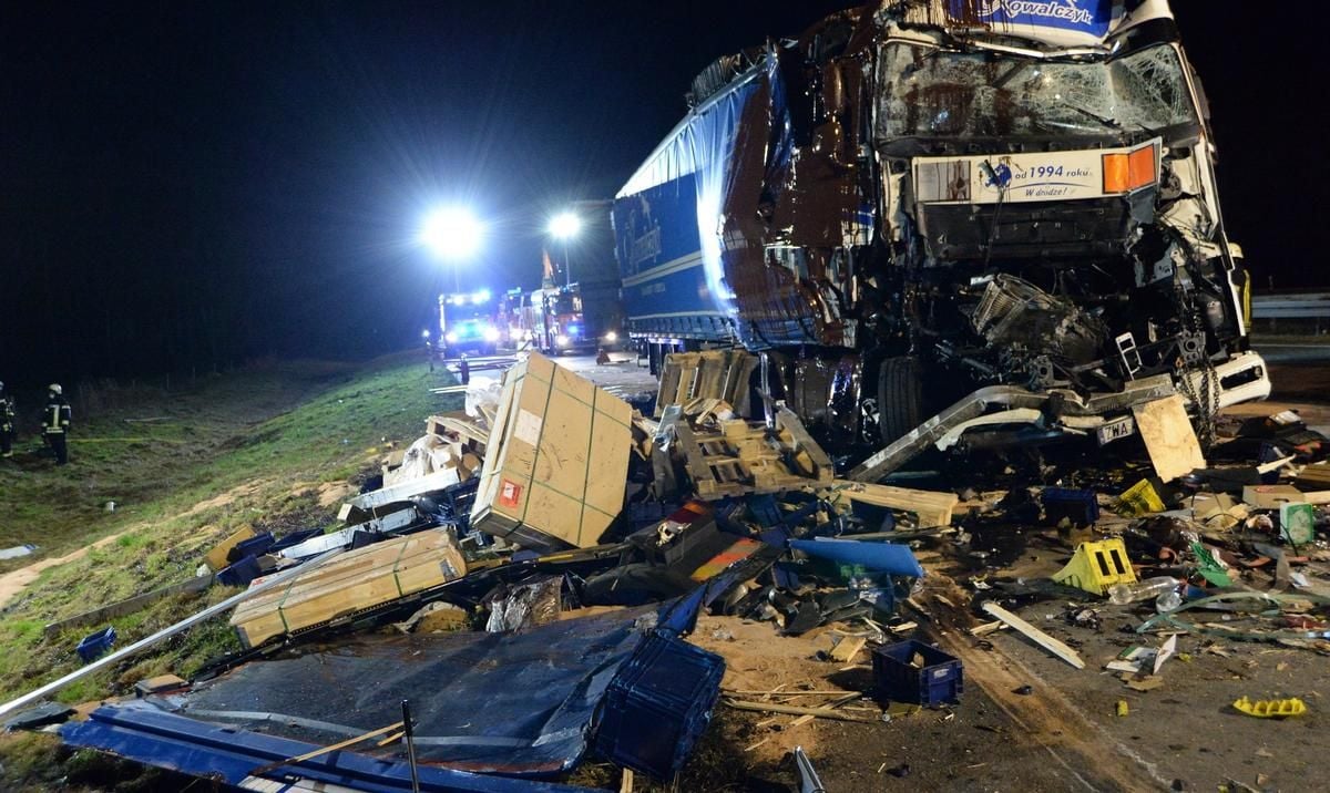 Gütersloh: A2 Nach Lkw-Unfall Wieder Freigegeben