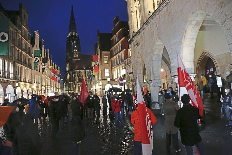 Das Bündnis „Keinen Meter den Nazis“ hatte erneut zum Gegenprotest gegen die Impfpflichtgegner aufgerufen.
