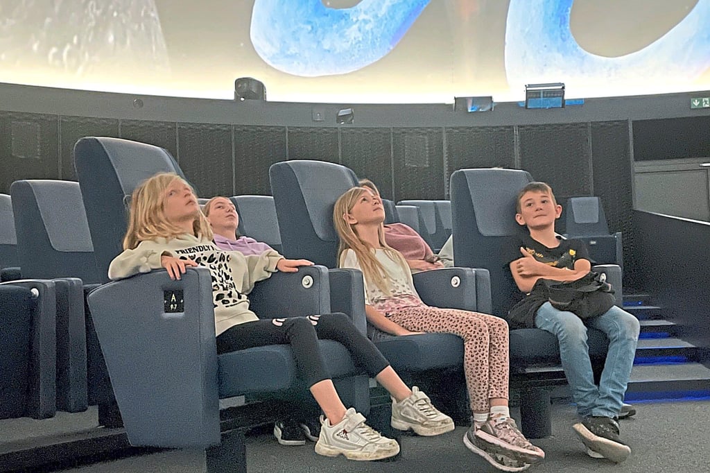 Mit Rolf Zuckowski von der Erde bis ins Weltall