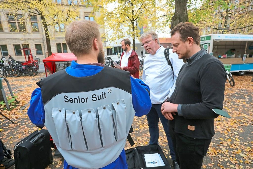 So schwierig ist für Ältere der Weg vom Wochenmarkt bis zum Parkhaus