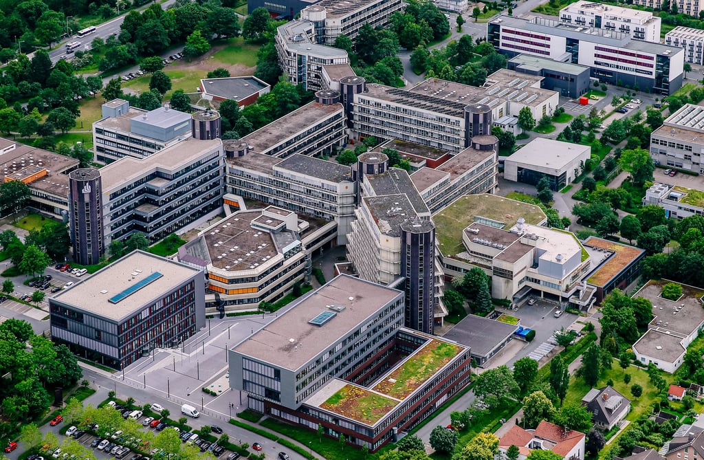 Universität Paderborn: Geschichte, Fakultäten und Forschung