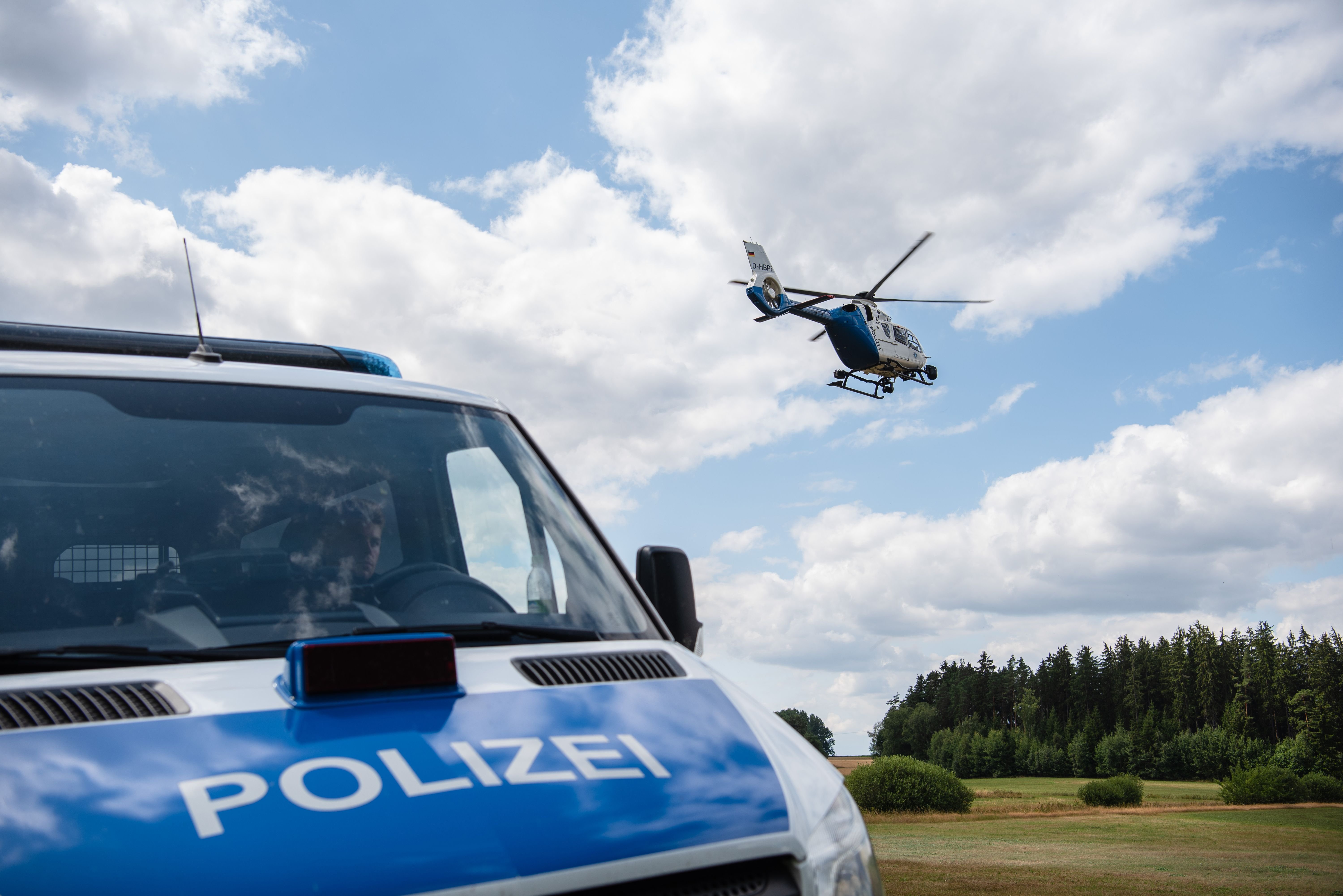 Polizei Sucht Mit Hubschrauber Einbrecher