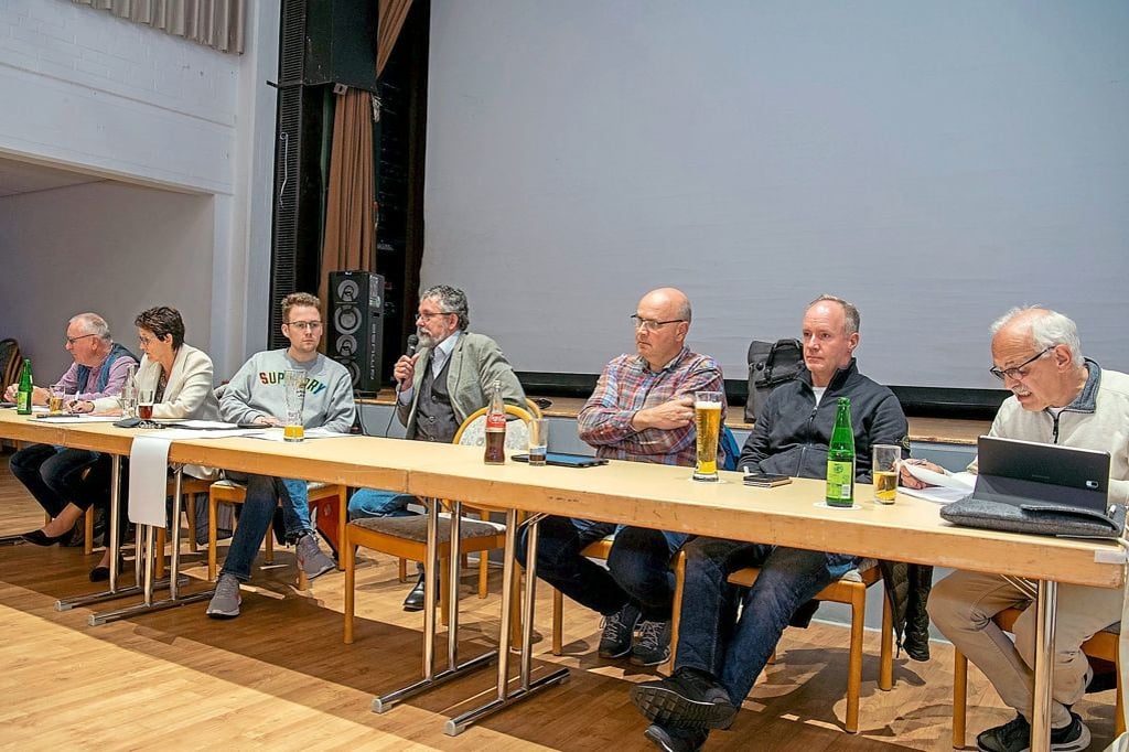 Session startet mit einer Party im Jovel