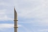 Ein Minarett der Zentralmoschee der DITIB (Türkisch-Islamische Union der Anstalt für Religion) ragt in den Himmel.