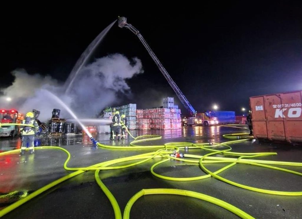 Batterien explodiert Großbrand bei Firma Kottmeyer in Bad Oeynhausen