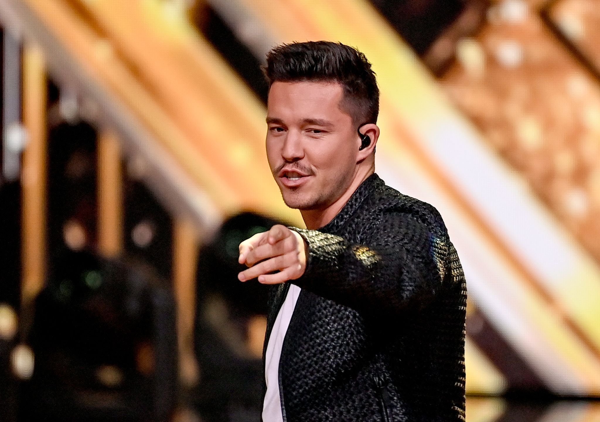 Nico Santos singt iranischen Freiheitssong auf