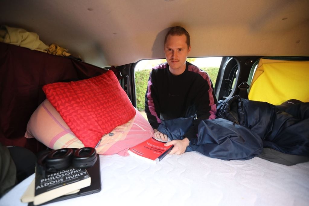 Mehrere Wohnungsangebote für campenden Studenten