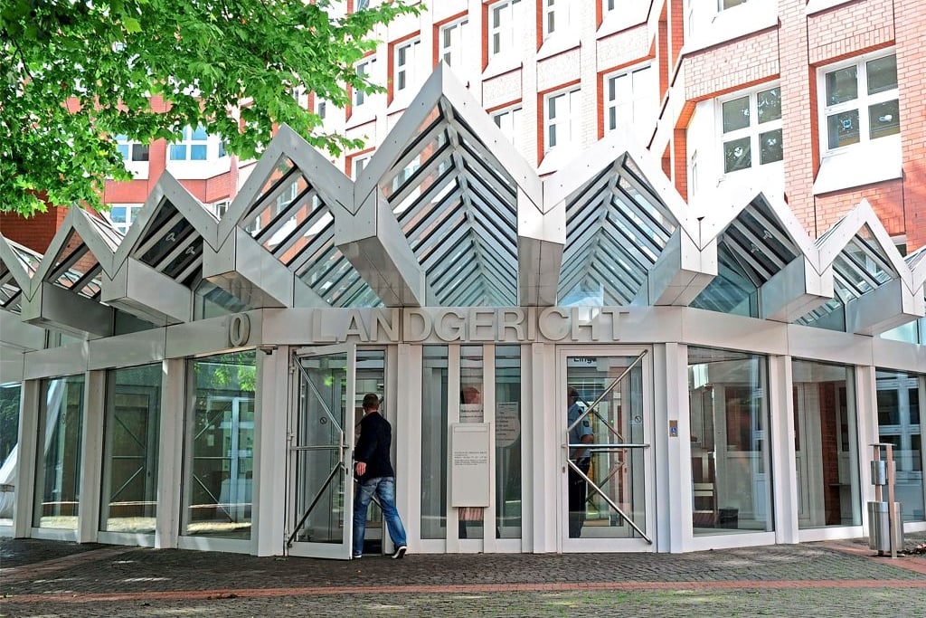 29-Jähriger soll Bekanntem in den Hals gestochen haben