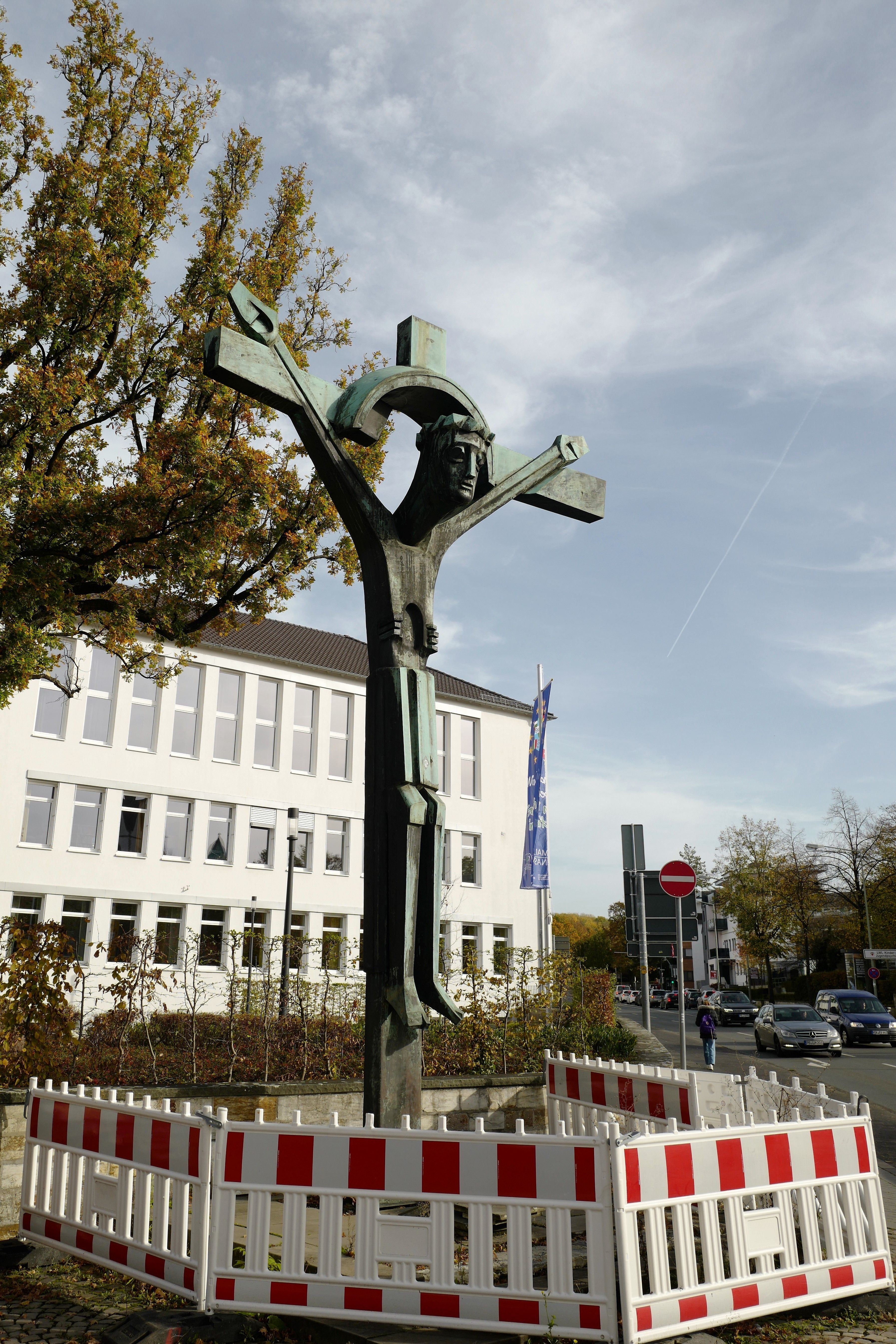 Stadt Paderborn Muss Rikus-Kreuz In Abbauen Lassen