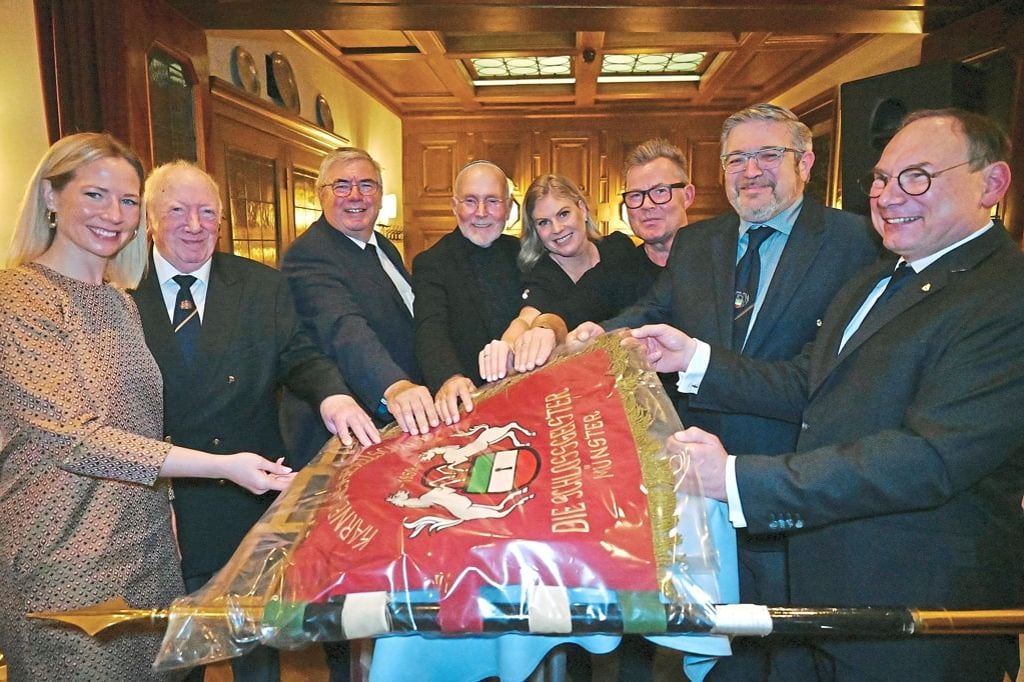 Schlossgeister ehren Spinnen und Fehr