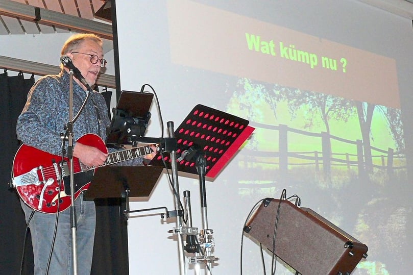 Ein unterhaltsames Programm bot der Seniorennachmittag im Rahmen des Martinimarkts den Besucherinnen und Besucher im Forum des Rupert-Neudeck-Gymnasiums.