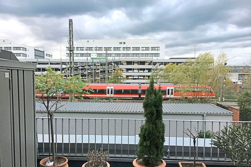 Ärger bei Anliegern: Telekom-Parkhaus auch tagsüber beleuchtet