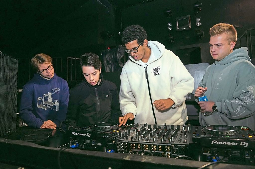 Schulstunde in der Disco