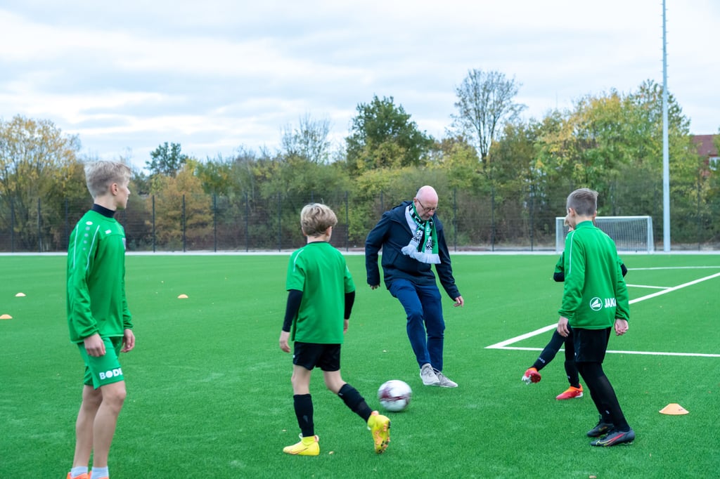 Sportpark Berg Fidel: Kunstrasenplatz sofort nutzbar