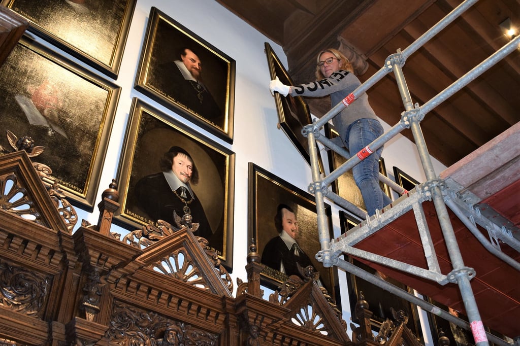 Historische Ausstattung im Friedenssaal wird gereinigt