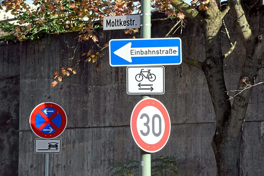 Moltkestraße unterordnen