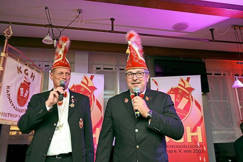 Präsident Angelo Balderi (r.) und Vize Dennis Bürger moderieren den Abend im Vereinslokal Haus Bröcker.