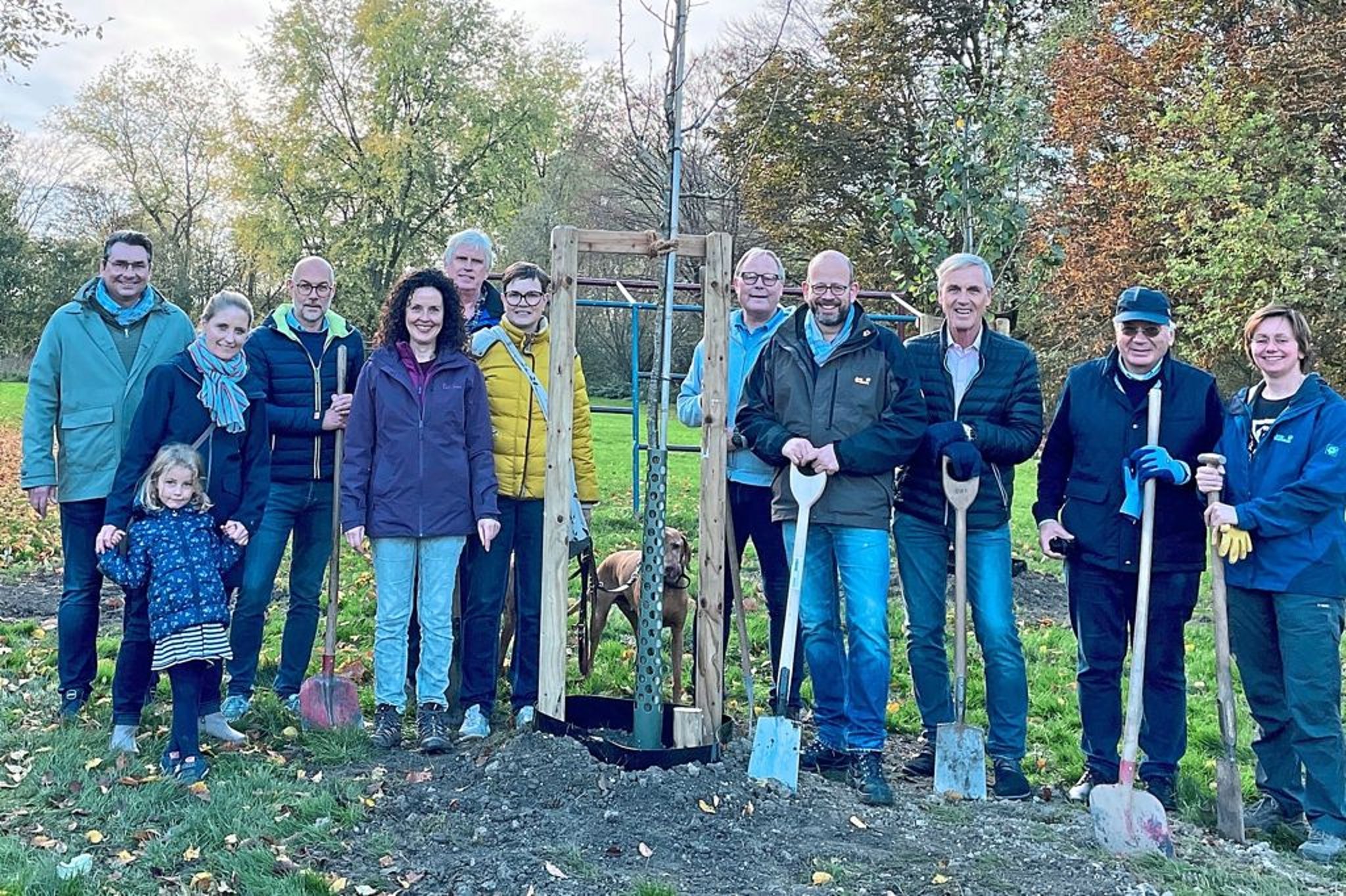 Ahlen pflanzt Obstbäume