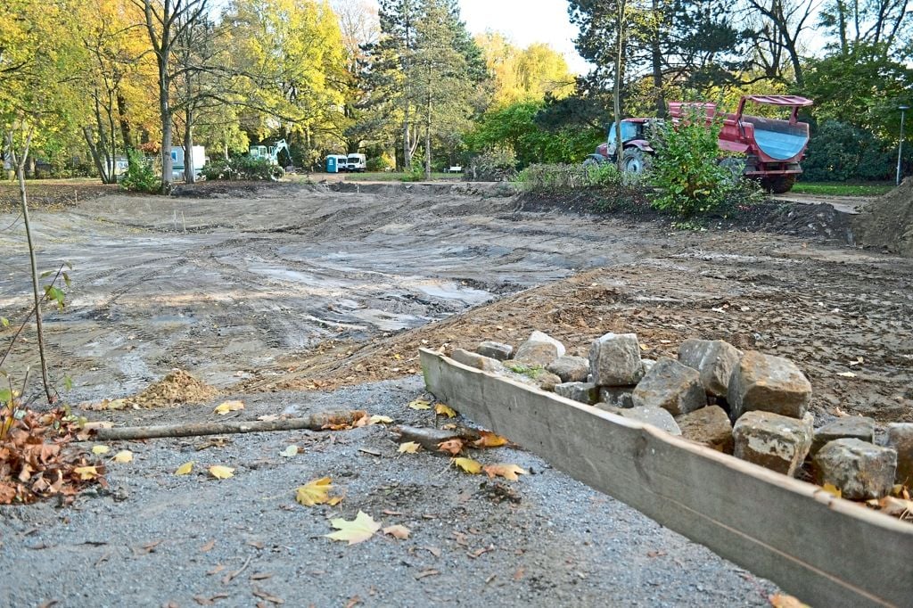 HuxburgErde füllt alte Teiche auf