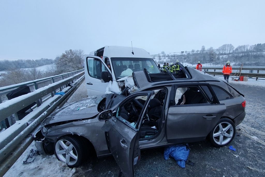 Tödlicher Unfall Auf Der B64: Schwerverletzter Beifahrer (17) Außer ...