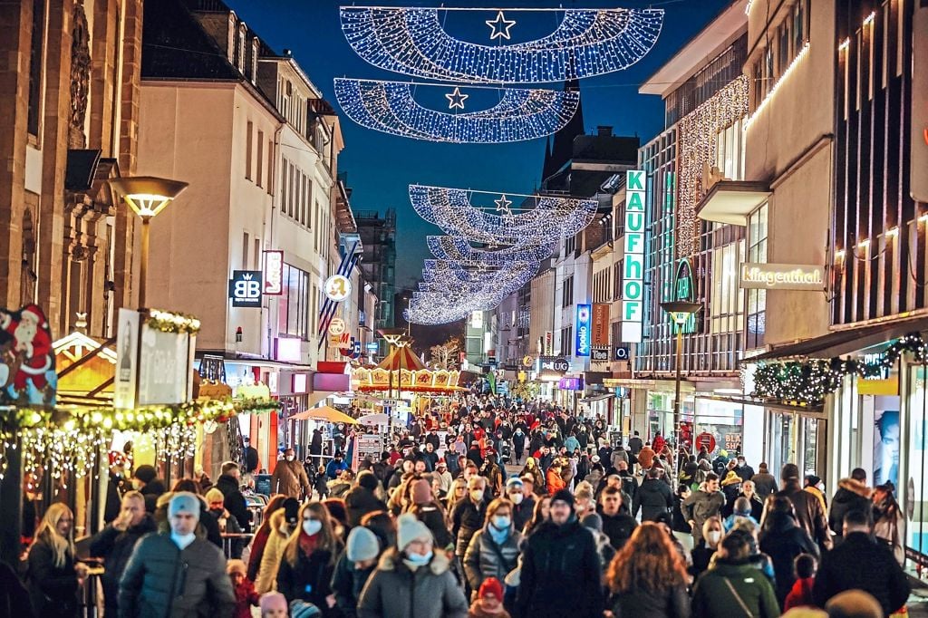 Wie heißt die Einkaufsstraße in Paderborn?