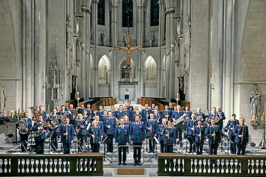 Gebet und Gesang in zwei Sprachen im Dom