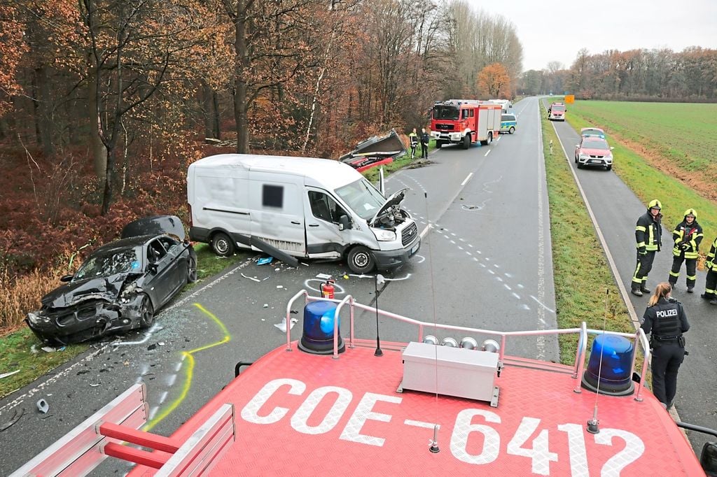 Frontalunfall Mit Vier Verletzten