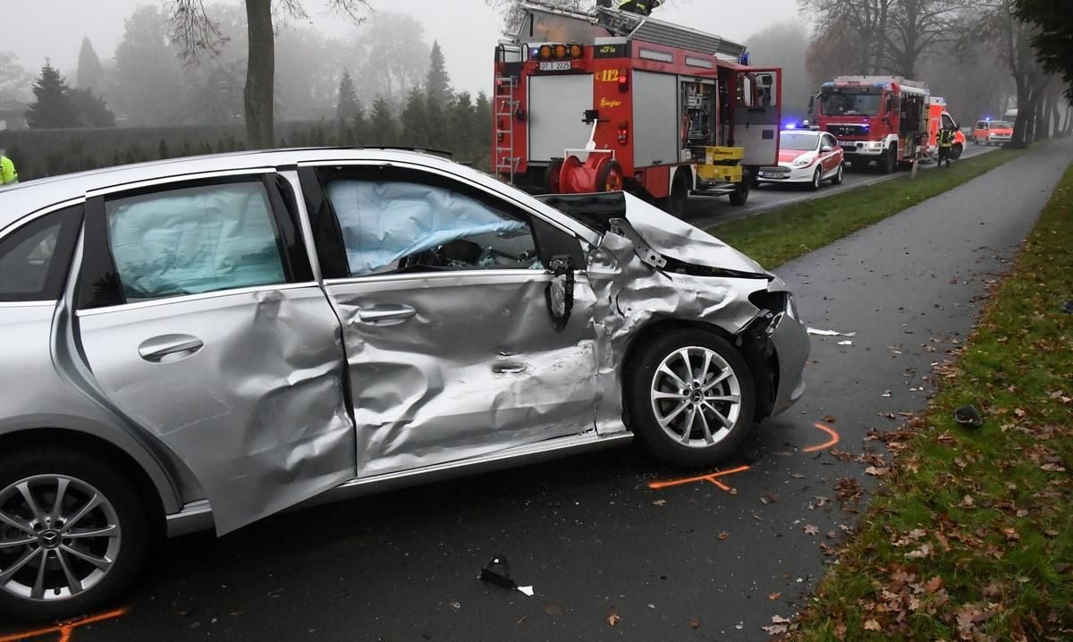 Zwei Verletzte Bei Unfall Auf Der Paderborner Straße