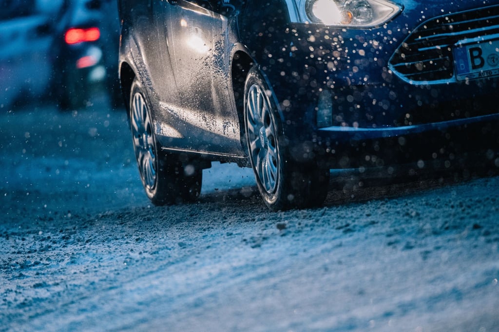 Autofahren bei Eis und Schnee: Vollbremsung ist kein Problem