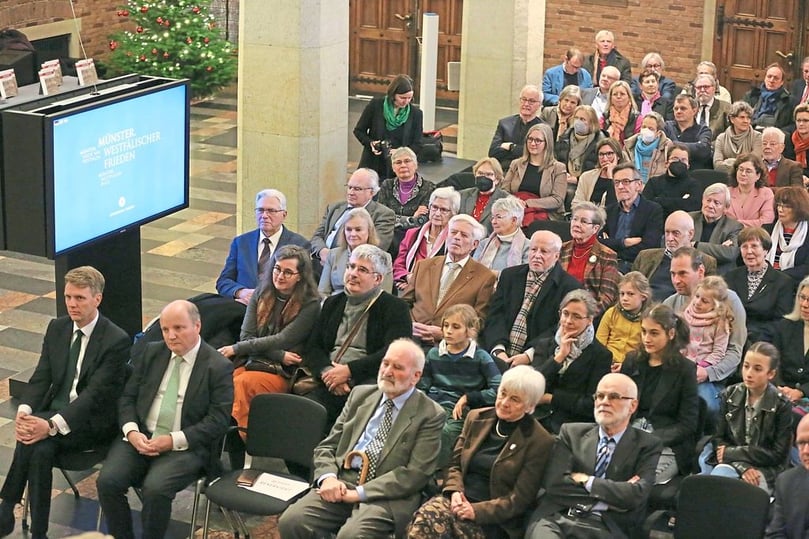 Familie, Freunde und Weggefährten von Jakobi kamen in die Bürgerhalle.