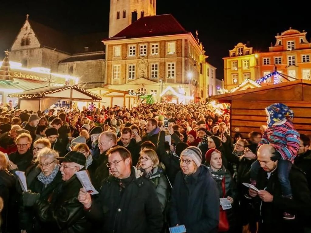 Weihnachtssingen auf dem Paderborner Marktplatz