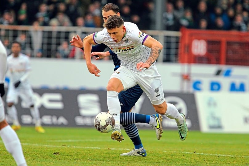 Dynamischer Antritt: Preußens Nicolai Remberg macht Tempo.
