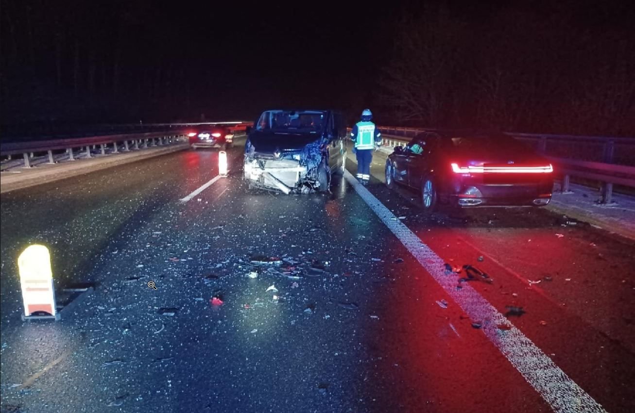 Glatteis: Unfall Mit Sechs Autos Auf Der A44