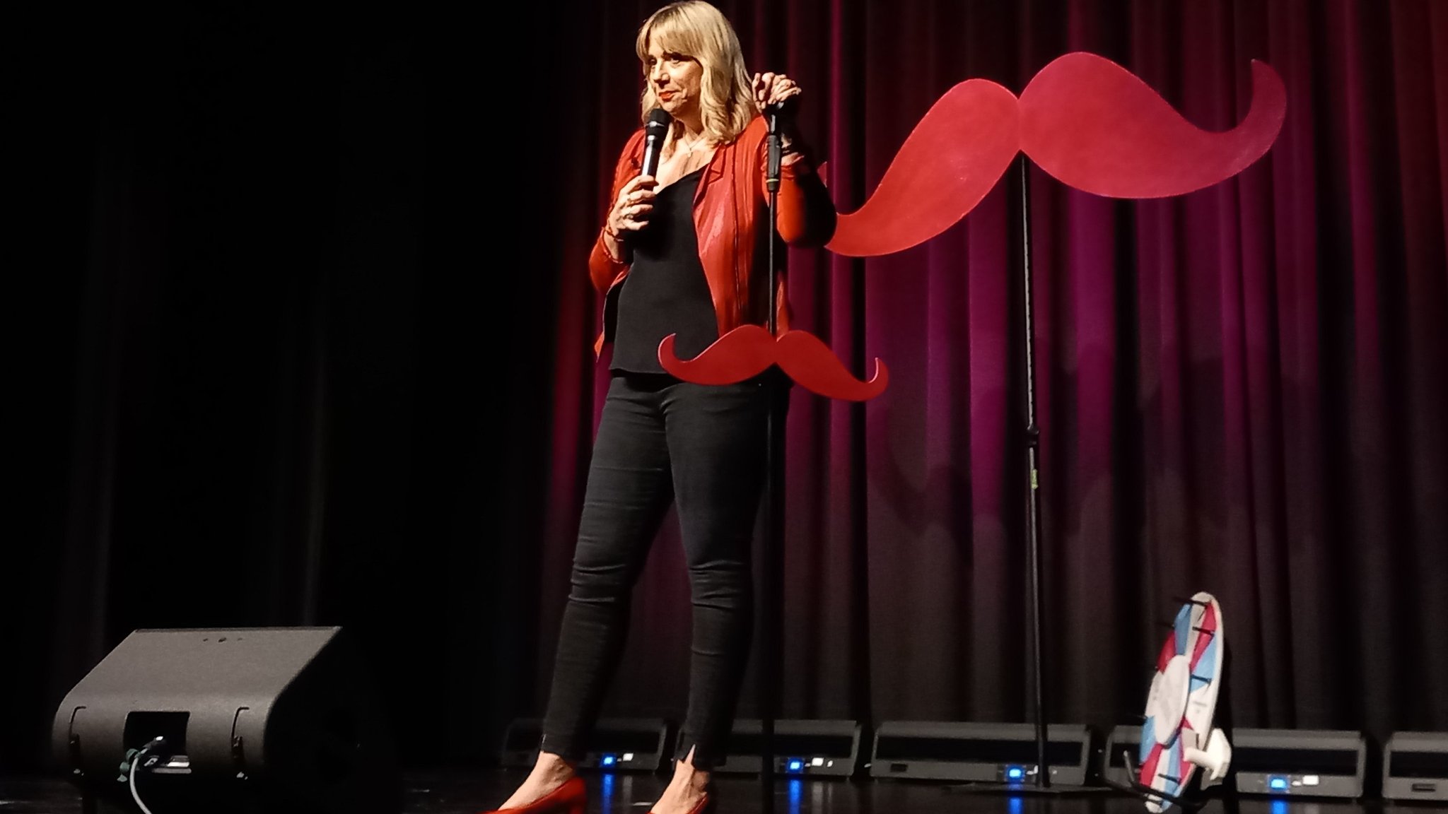 Mirja Regensburg zeigt ihre „MuffinJeans“