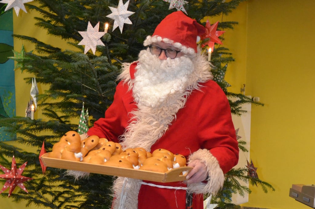Vlotho: Grundschulkinder singen den Nikolaus herbei
