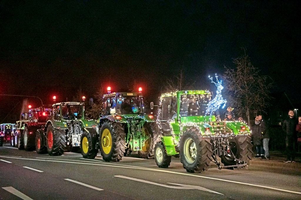 Weihnachtliche Traktoren-Konvois dürfen starten