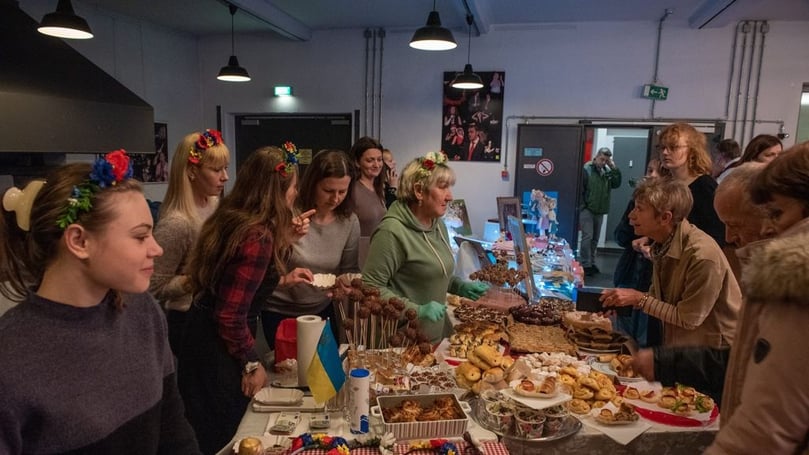ukrainer verkaufen Spezialitäten aus ihrer Heimat